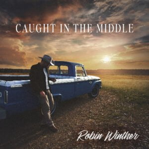 Robin Winther har släppt en ny singel, "Caught in the middle". 