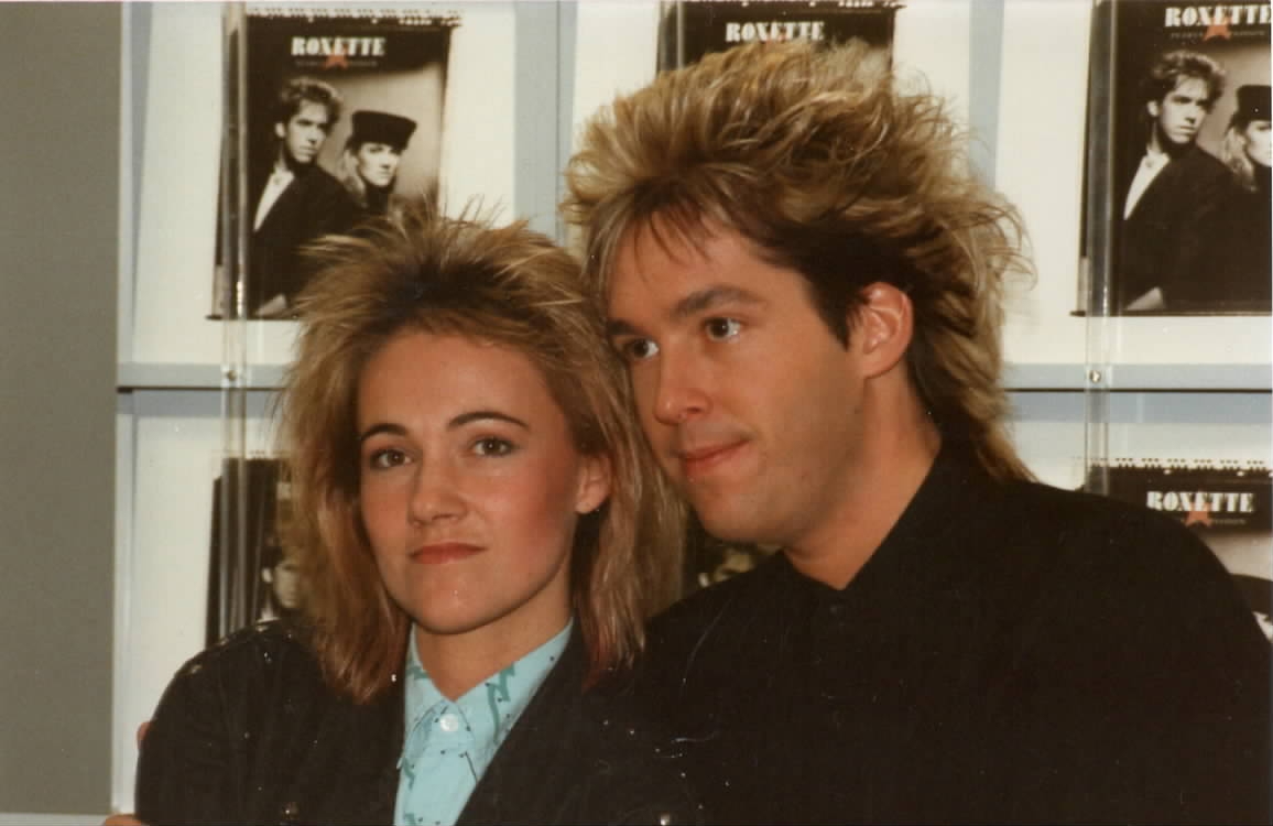 How did "Neverending Love" almost become a Pernilla Wahlgren song? How did "Neverending Love" almost become a Pernilla Wahlgren song?