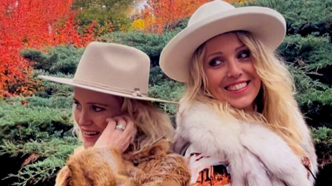 Golden Harmony är en country pop-duo från Stockholm. De släppte nyligen debutsingeln “It Ain’t Over”. Med rötterna i country och en tydlig popkänsla bjuder Golden Harmony på stämsång, sväng och musikalisk gemenskap.